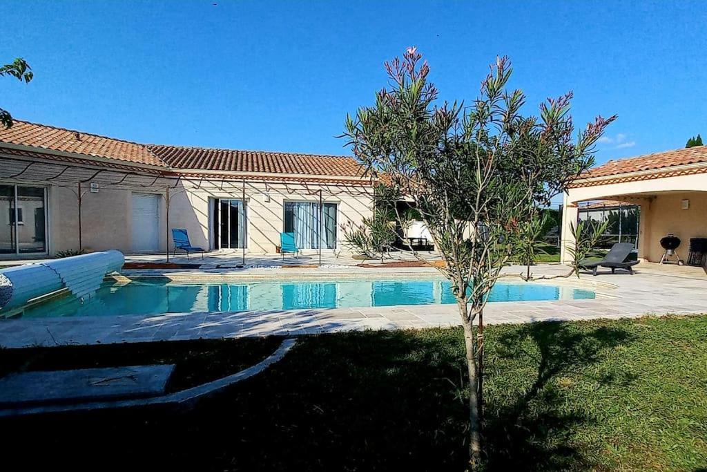Villa 140 M² Hab. Avec Piscine กัสทร์ ภายนอก รูปภาพ