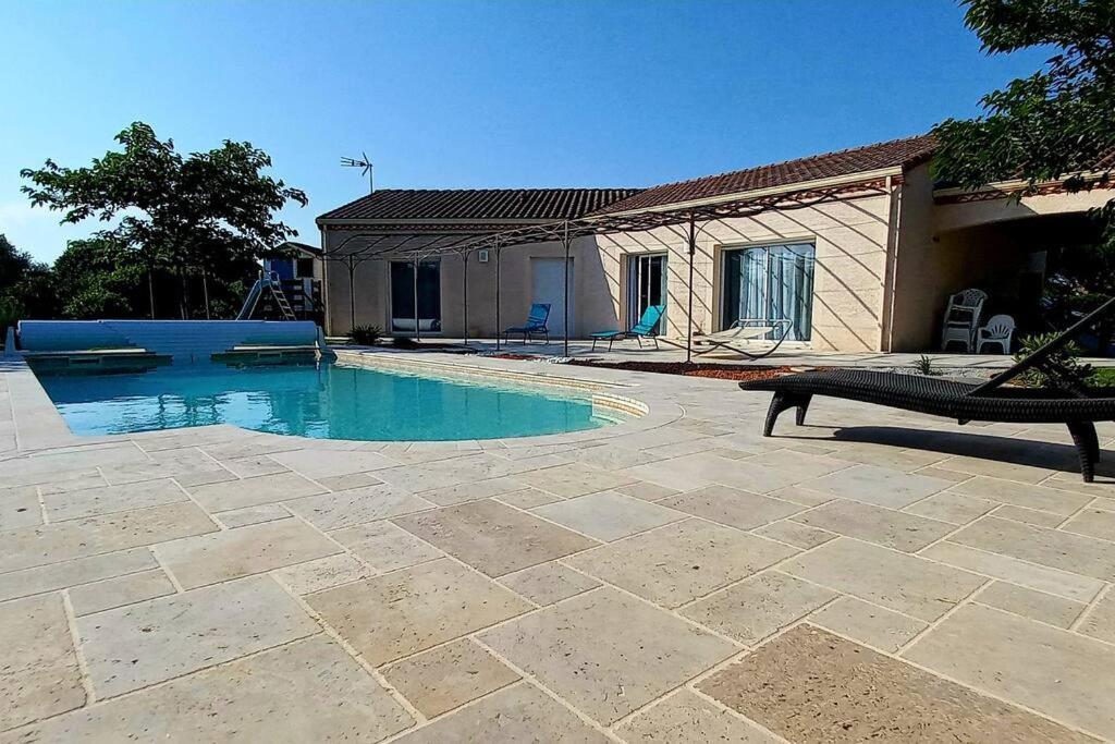 Villa 140 M² Hab. Avec Piscine กัสทร์ ภายนอก รูปภาพ